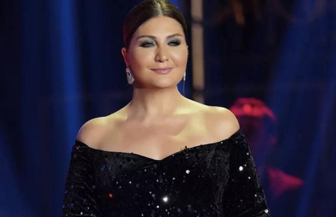�ZLER �NL� ��FTE �EVR�LD�<br>  <p>Ece Erken'in a��klamas�n�n ard�ndan g�zler Sibel Can ve Emir Sar�g�l'e �evrildi. �iftin s�z konusu iddialarla ilgili nas�l bir a��klama yapaca�� merak konusu olurken, evlilik haberinin do�rulu�u da magazin d�nyas�nda yak�ndan takip edilmeye ba�land�.</p>