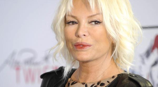 "O kadar seviyorum ki hayvanlar, beni gmerseniz hayvan mezarlna gmn" demiti.