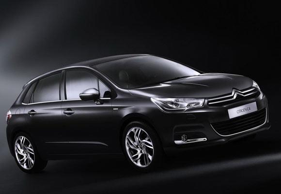 <p><b>Ayda 444 lira taksitle</b></p>    Fransz retici Citroen, kompakt modeli C4 iin, 20 bin liralk krediye 60 ay vade imkan salyor. Kredinin aylk geri deme taksitleri 444 lira olarak belirlenmi.