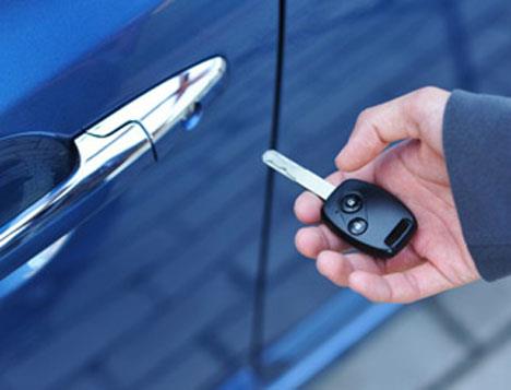 Bu hedeften uzaklamak isteyen otomotivciler, kur art sebebiyle yaplan zamlarn etkisini, cazip kredi seenekleri ve pein alm indirimleriyle ortadan kaldrmak iin kollar svad.