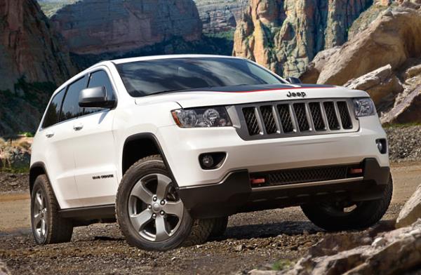 <p><b>Kuru 2.60 liraya sabitledi</b></p>    Jeep, yeni Grand Cherokee ve Wrangler'da euro kurunu 2,6 liraya sabitledi. 120 bin liraya kadar 36 ay vadeli kredinin faizi yzde 0,87 olarak belirlenmi.