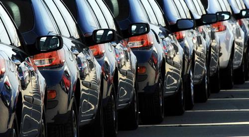 Dviz kurlarndaki art sebebiyle son birka ay kk zamlarla geiren otomotiv sektr, pazardaki bymeyi srdrebilmek iin kampanya gazna bast.