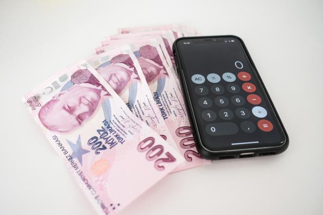 <p><strong>�EKERBANK'TAN 27 B�N 500 L�RAYA VARAN �DEME</strong></p> <p>�ekerbank, maa� tutar�na g�re 12 bin liraya kadar promosyon veriyor.</p> <p>Ayr�ca;</p> <ul><li>�� adet otomatik �deme talimat�,</li> <li>Kredi kart� kullan�m�,</li> <li>Kredili Mevduat Hesab�,</li> <li>Kredi �r�nlerinden yararlan�lmas�</li></ul> <p>halinde ek �demeler yap�l�yor.</p> <p>B�ylece toplam promosyon tutar�<strong> 27 bin 500 liraya</strong> kadar y�kseliyor.</p>