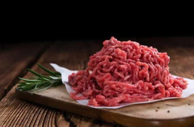 <p>10- KIYMA</p>    <p>K�yma �ektirirken bulundu�u alan hemen mikrop �remesine neden olur. Ayn� zamanda i�inde yer alan protein ve besin de�erleri yok olur.&nbsp;</p>
