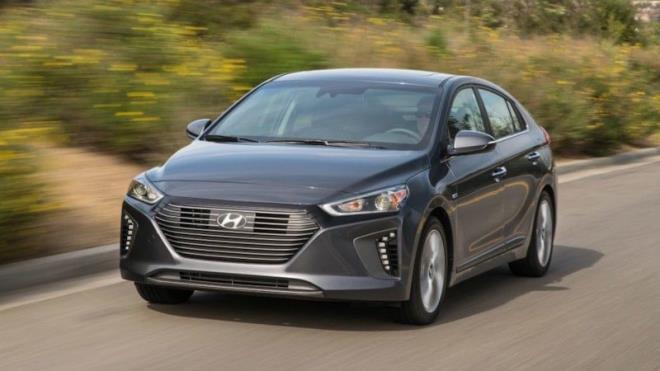 Hibrit segmentinin bir di�er g��l� ve yenilik�i temsilcisi olan Hyundai Ioniq Hybrid, 4,0 litrelik karma t�ketim verisiyle verimlilik konusundaki iddias�n� a��k�a koruyor.