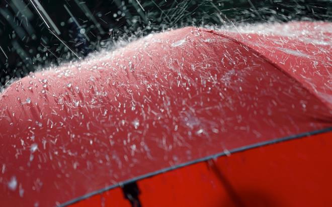 Trakya'da ba�layan sa�anak ya���lar�n ard�ndan Meteoroloji Genel M�d�rl��� uyar� haritas�n� geni�letti. Marmara, Ege, Akdeniz ve �� Anadolu b�lgelerini kapsayan geni� bir hat �zerinde alarm durumuna ge�en uzmanlar, tam 34 �ehir i�in "sar� kodlu" tehlike sinyali verdi. Ya���lar�n bu b�lgelerde de hayat� olumsuz etkilemesi beklenirken, yetkililer ani sel, su bask�n� ve kuvvetli r�zgar gibi risklere kar�� vatanda�lar�n �ok daha temkinli ve haz�rl�kl� olmas� gerekti�inin alt�n� �iziyor.