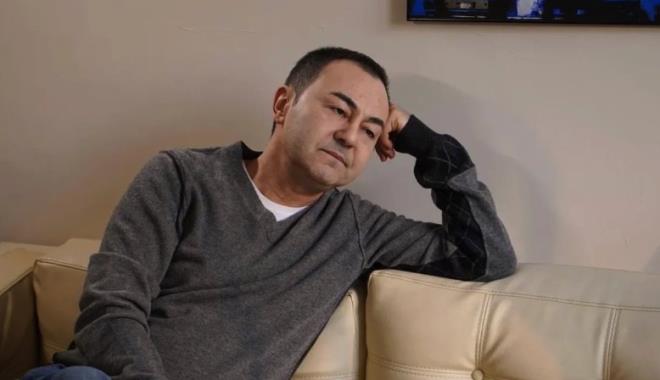 <div class="content-text"><p>Sosyal medya hesab�ndan a�t��� canl� yay�nlarla g�ndemden d��meyen&nbsp;Serdar Orta�'tan sevenlerini �zen haber geldi.</p>  <p>Ya�ad��� a��r ataklar nedeniyle sahnelere zorunlu bir ara veren sanat��n�n iki haftad�r hastanede m��ahede alt�nda tutuldu�u ��renildi.</p>          </div>          <div class="bar"></div>