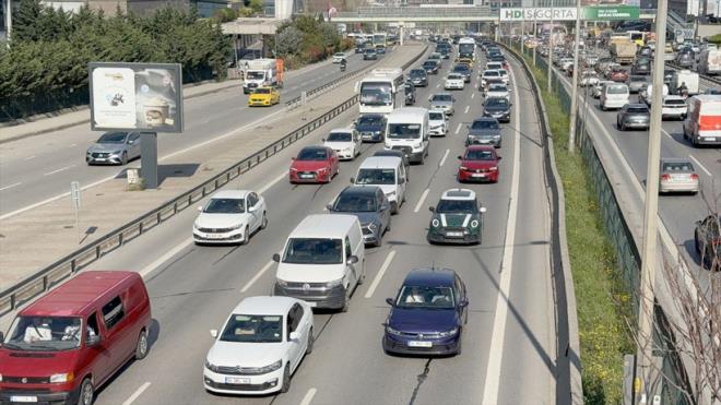 Zorunlu trafik sigortas�nda yeni d�nem 1 Temmuz'da ba�l�yor. Sigortac�l�k ve �zel Emeklilik D�zenleme ve Denetleme Kurumu taraf�ndan haz�rlanan Karayollar� Motorlu Ara�lar Zorunlu Mali Sorumluluk Sigortas� Genel �artlar�'nda de�i�iklik yap�lmas�na ili�kin d�zenleme Resmi Gazete'de yay�mland�.
