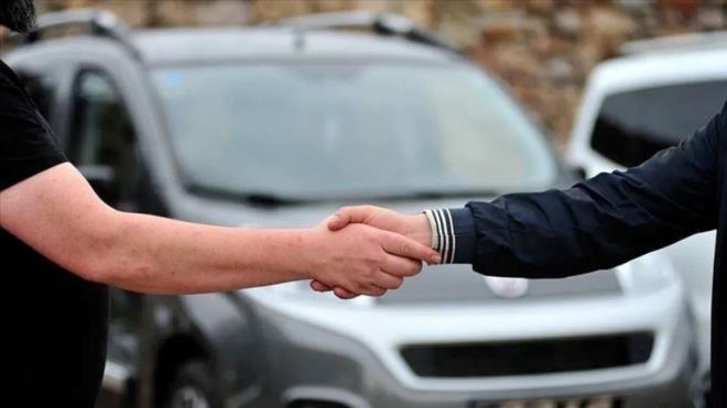 �TV muafiyetli ara� listesinde en dikkat �eken model ise Renault'nun T�rkiye'de yeni tan�tt��� yerli SUV modeli Boreal oldu. Geni� yap�s�yla �ne ��kan bu olduk�a yeni model, y�zde 40 s�n�r�n� kar��lad��� i�in do�rudan �TV muafiyeti listesinde yer alacak.&nbsp;Renault Boreal'in "Iconic 1.3 TCe" versiyonu, 3.049.000 TL'lik standart liste fiyat�yla 2026 y�l� i�in belirlenen 2.873.900 TL'lik muafiyet �st s�n�r�n� a��yor. Ancak arac�n 2.860.000 TL'lik lansmana �zel fiyat� yasal s�n�r�n alt�nda kald��� i�in, bu d�nemde �TV muafiyeti kapsam�na girebiliyor.