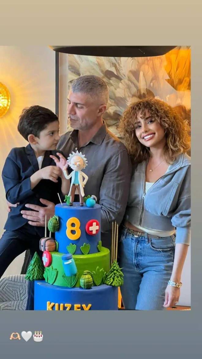 <p><strong>"ALIN TER�M VE EVLADIMIN HAKLARI G�T�"</strong></p>    <p>&nbsp;</p>    <p>35 y�ll�k al�n terim gitti diyen Deniz, <em><strong>"Ancak bedelini �demi� olmama ra�men bir s�r� f�r�ldak pe�indeler. H�l� para koparmaya �al���yorlar. 35 y�ll�k al�n terim gitti. Ama art�k bir dakikal�k al�n terim dahi bunlara gitmeyecek. Buna ant i�tim. Evlad�m�n hakk�d�r. Benden bug�ne kadar �ald���, ald��� ne varsa hepsini geri alaca��m"</strong></em> belirtti.</p>