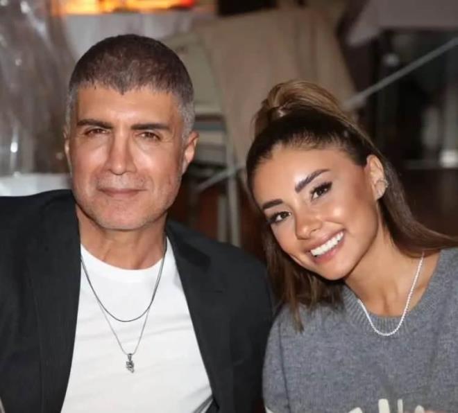 Deniz, <em><strong>"G�rtla��na kadar su�a batm��, dalavereci bir adam. Art�k karde� s�fat�nda de�il. O y�zden madem bedelini �dedim gitmiyorsunuz, o zaman o bedeli geri �deyin �yle gitmeyin modunday�m. Kar�� davalarla hakl� oldu�umu ve ayn� zamanda ger�ekte kim oldu�unu insanlara g�sterece�im"</strong></em> dedi.