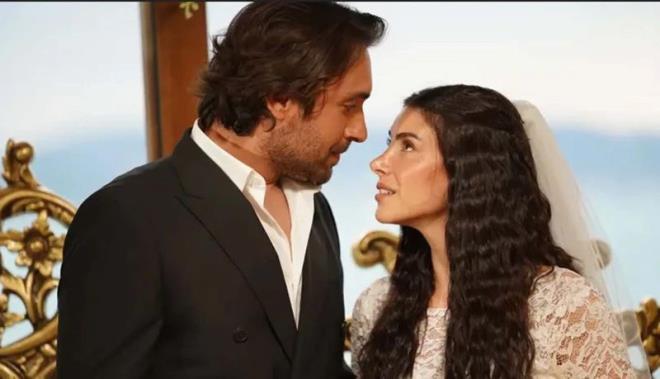 Ba�rollerin Deniz Baysal ve Ula� Tuna Astepe'nin payla�t��� "Ta�acak Bu Deniz" dizisi 5 Haziran Cuma g�n� yay�nlanan 31. b�l�m�yle sezon finali yapt�.