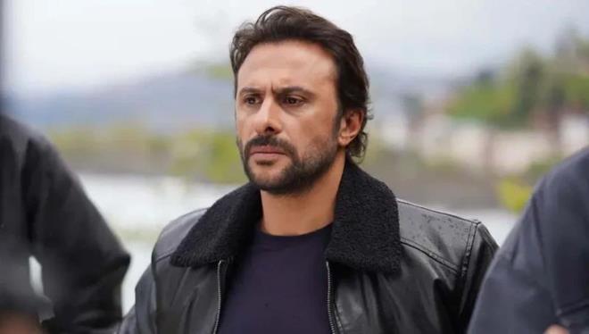 "�a��rarak ve �z�lerek ��rendim"<br>  <p>Dilber sosyal medya hesab�ndan yapt��� payla��mda �u ifadelere yer verdi:&nbsp;&nbsp;"TBD dizisinde �ok severek oynad���m Gezep'in, yeni sezonda olmayaca��n� �a��rarak ve �z�lerek ��rendim. Diziye �ok g�zel ba�layarak seyircinin sevgisini kazanan Gezep'in haftalard�r ya�ad��� gerileme ve karakterin �z�ne ayk�r�l�k, seyircinin de malumuydu.&nbsp;</p>