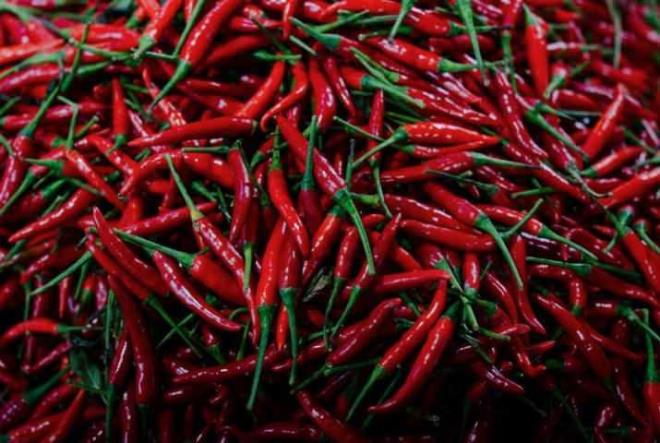 Ac� �l��m�n� yapmam�z� bug�n m�mk�n k�lan Wilbur Scoville 1865 y�l�nda Amerika'da do�du. Asl�nda kendisi, bir a��� de�il eczac�yd�. Ya�ad��� d�nemde as�l �n�n�, 1960'l� y�llara kadar ba�vuru kayna�� olarak kullan�lan The Art of Compounding (Bile�im Sanat�) adl� kitab�yla kazand�. Ayn� zamanda d�nemin en b�y�k ila� �irketlerinden birinde �al��t� ve burada �nemli ara�t�rmalara imza att�.&nbsp;