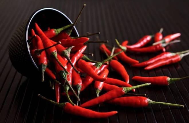 Scoville bu ara�t�rmalar�nda bug�n hala kullan�lan Scoville ac�l�k �l��m sistemini geli�tirdi. Bu sistem, biberlerin ne kadar ac� oldu�unu say�sal olarak �l�meyi m�mk�n k�ld�.&nbsp;