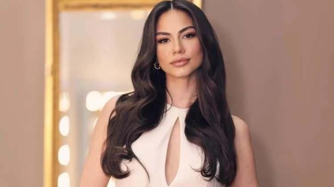 Erkenci Ku�, Ad�m Farah, Do�du�un Ev Kaderindir, No:209 gibi dizilerle b�y�k ba�ar� yakalayan �zdemir, son olarak E�ref R�ya dizisinde geni� �apl� bir hayran kitlesi yakalam�� ge�ti�imiz g�nlerde ise final yapm��t�.