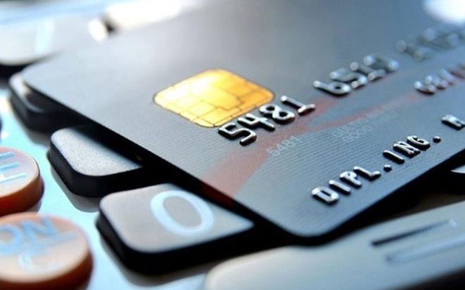 Bankalararas� Kart Merkezi'nin may�s verileri, T�rkiye'de kartl� �deme al��kanl�klar�n�n h�zla b�y�meye devam etti�ini ortaya koydu. Kartlarla yap�lan toplam �deme tutar� y�ll�k bazda y�zde 32 artarak iki trilyon liray� a�arken, temass�z ve internetten yap�lan �demelerde de dikkat �eken y�kseli� ya�and�.