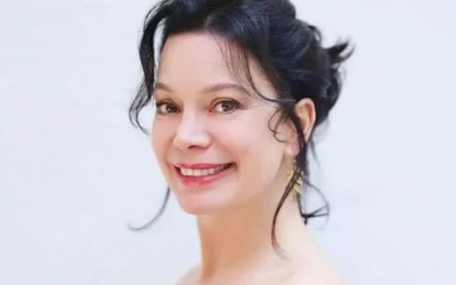 Yeni sezon �ncesi kadrosunda b�y�k bir de�i�ime gitmeye haz�rlanan Ta�acak Bu Deniz dizisinden pe� pe�e ayr�l�k haberleri gelmeye ba�lad�. Ge�ti�imiz g�nlerde diziye veda eden Onur Dilber'in yank�lar� hen�z dinmemi�ken, sevilen bir di�er karakterin daha hikayesinin son buldu�u ortaya ��kt�.