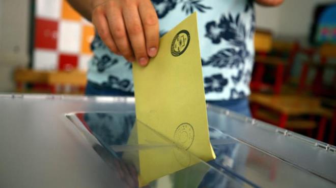 K�l��daro�lu'na k�t� haber<br>    Anket sonu�lar�na g�re �zel'in yeni partisi, K�l��daro�lu y�netimindeki CHP'yi solluyor. Ankette �zel'in yeni partisi y�zde 18,6 oy oran�yla ikinci s�rada, CHP ise y�zde 15,2 oy oran�yla ���nc� s�rada yer ald�. Ankette s�ralama �u �ekilde olu�tu: