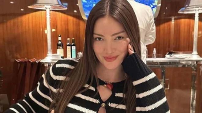 <p><strong>"V�CUDA ASLA ENJEKTE ED�LMEMES� GEREKEN B�R MADDEYM��"</strong></p>    <p>&nbsp;</p>    <p>Bili�, kal�as�na yapt�rd��� dolgular�n h�zl� kilo vermesi nedeniyle v�cuduna yay�ld���n� s�yleyerek,<em><strong> "Aquafilling diye bir uygulama. V�cuda yap�lan bir dolgu. �ok kilo verdim bir ara. Birinci ve ikinci ameliyat� oldum. �ok fazla geldi. O �ok yasakl� bir maddeymi�. S�rekli ismi de�i�tirilip �lkeye sokulan ve v�cuda asla enjekte edilmemesi gereken bir maddeymi�."</strong></em> dedi.</p>