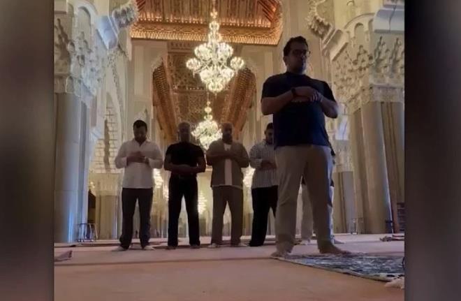 ��te camide namaz k�ld��� anlar...