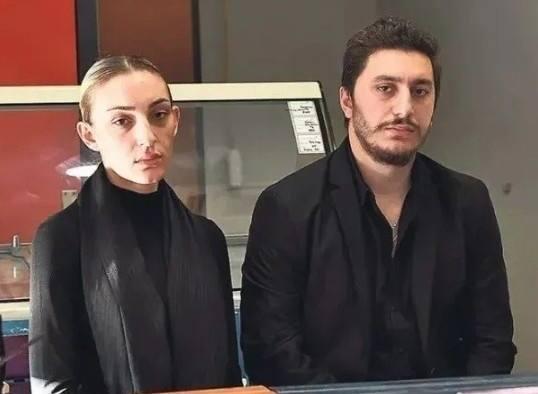 �lk a��klamalar, olay�n bir kaza sonucu meydana geldi�i y�n�ndeydi. G�ll�'n�n o�lu Tu�berk Ya��z G�lter de annesinin elim bir kaza sonucu hayat�n� kaybetti�ini ilk duyuran ki�i oldu.