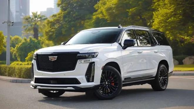 <div class="content-text"><p>Cadillac Escalade V-Series: 47.500.000 TL</p>  <p>Chevrolet Tahoe RST: 19.900.000&nbsp; TL</p>