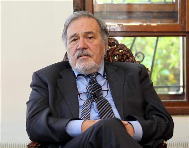 �LBER ORTAYLI<br><strong>T�rkiye'nin en �nemli tarih�ilerinden Prof. Dr. �lber Ortayl�, 78 ya��nda ya�am�n� yitirdi. Bir s�redir �e�itli sa�l�k sorunlar� nedeniyle tedavi g�ren Ortayl�, 13 Mart 2026'da hastanede hayat�n� kaybetti. Fatih Camii Haziresi'ne defnedildi.</strong>