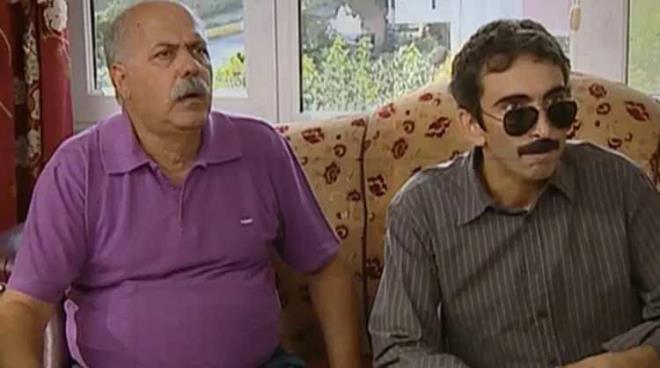 AL� TUTAL<br><strong>"G�ne�i G�rd�m", "Geni� Aile", "Bereketli Topraklar �st�nde" ve "H�k�met Kad�n" gibi yap�mlarla tan�nan usta oyuncu Ali Tutal, 22 �ubat'ta hayat�n� kaybetti. �lerlemi� ya��na ba�l� sa�l�k sorunlar� nedeniyle tedavi g�rd��� ��renilen sanat��, sevenlerini yasa bo�du.</strong>