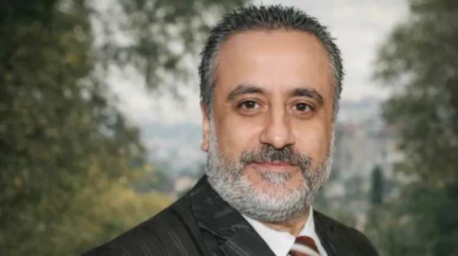 EROL K�SE<br><strong>M�zik yap�mc�s� Erol K�se, 61 ya��nda hayat�n� kaybetti. Sar�yer Maslak'taki evinin bulundu�u sitenin 16'nc� kat�ndan d��mesi sonucu ya�am�n� yitiren K�se'nin �l�m� b�y�k yank� uyand�rd�.</strong>
