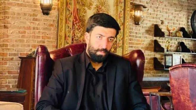 RAMAZAN TET�K<br><strong>"E�ref R�ya" dizisinin gen� oyuncular�ndan Ramazan Tetik, hen�z 31 ya��nda hayat�n� kaybetti. 1 Nisan 2026'da ge�irdi�i kalp krizi sonucu ya�am�n� yitiren oyuncunun ani �l�m� sevenlerini yasa bo�du.</strong>