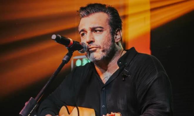 RIZA TAMER<br><strong>Popstar yar��mas�yla tan�nan ve "Benden Sonra" adl� �ark�s�yla geni� kitlelere ula�an R�za Tamer, 43 ya��nda hayata veda etti. Son d�nemde sa�l�k sorunlar� ya�ad��� belirtilen sanat��, 17 Nisan'da ya�am�n� kaybetti.</strong>