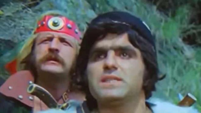 NECDET K�KE�<br><strong>Ye�il�am'�n emektar oyuncular�ndan, "Battal Gazi" serisindeki "Z�pz�p" karakteriyle tan�nan Necdet K�ke�, 82 ya��nda hayat�n� kaybetti. Uzun s�redir �e�itli sa�l�k sorunlar�yla m�cadele eden sanat��, 2 �ubat 2026'da ya�am�n� yitirdi.</strong>