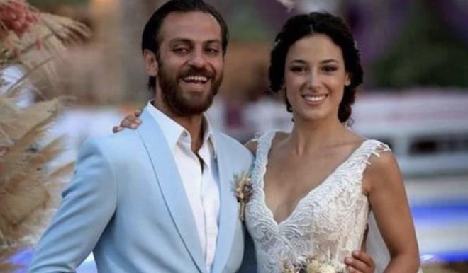 2018 y�l�nda nik�h masas�na oturan Erkan Kol�ak K�stendil ve Cansu Tosun, ge�ti�imiz ay 8 y�ll�k evliliklerini sonland�rm��t�.&nbsp;