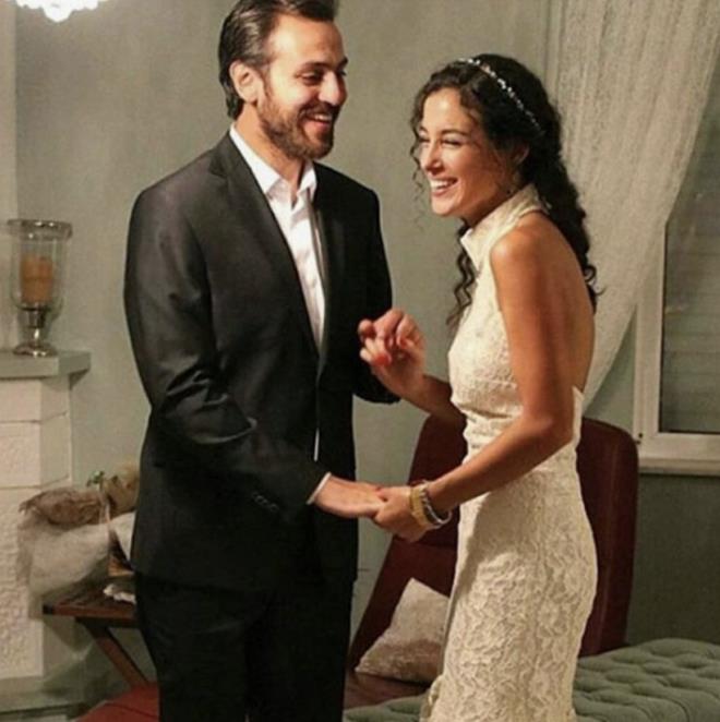ERKEN KUTLAMA<br>  <p>�nl� oyuncu, kutlaman�n zamanlamas�yla ilgili, "Marsel'in okul arkada�lar� da kat�labilsin diye biraz erken kutlad�k" dedi.</p>  <p></p>