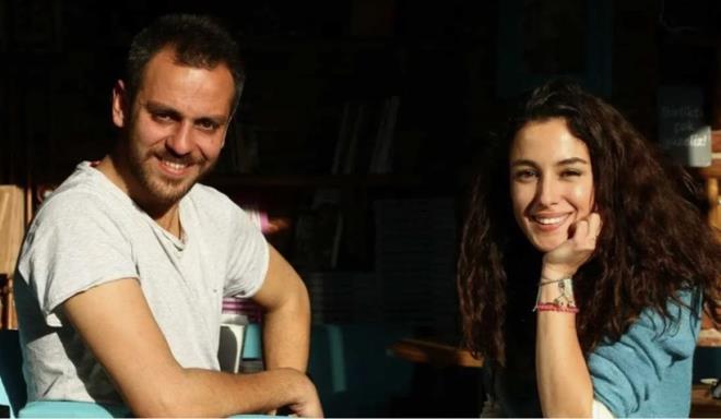 ''B�Z HEP BERABER�Z''<br>Gazetecilerin sorular� �zerine eski e�iyle ili�kisine de de�inen K�stendil, "Biz hep beraberiz. Sonu�ta Marsel'in annesi ve babas�y�z. Aile hayat�m�z devam ediyor" ifadelerini kulland�.