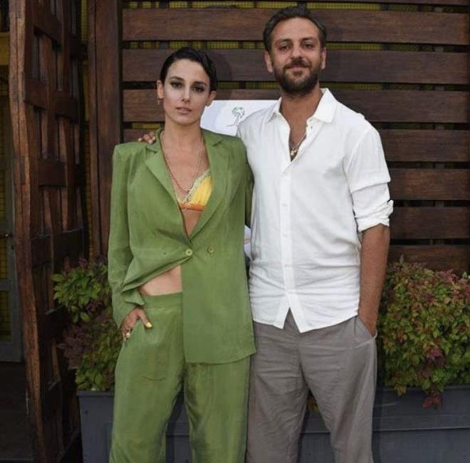 K�stendil ve Tosun �iftinin bo�anma karar� magazin d�nyas�nda g�ndem olurken, ikilinin o�ullar� i�in sa�l�kl� bir ileti�im kurmaya devam etti�i mesaj� dikkat �ekti.