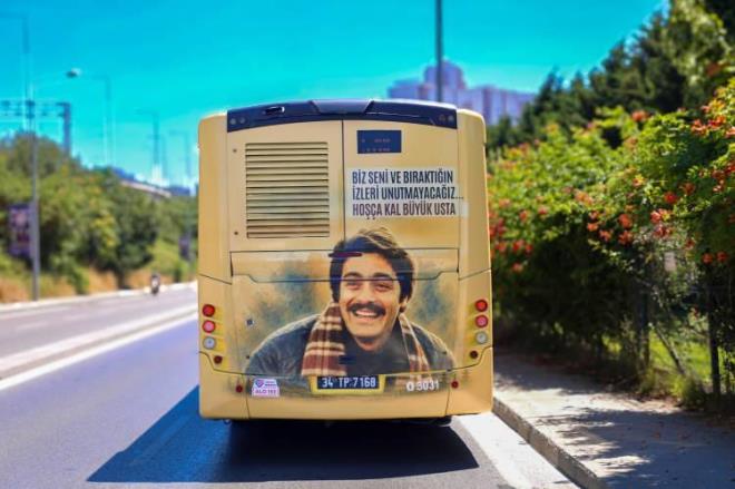<strong>Sanat��n�n vefat�n�n ard�ndan hayata ge�irilen ve uzun y�llar kentte hizmet vermesi planlanan bu �zel proje, Kadir �nan�r'�n T�rk sinemas�na b�rakt��� de�erli miras� �stanbul'un cadde ve sokaklar�nda ya�atmay� ama�l�yor.</strong>