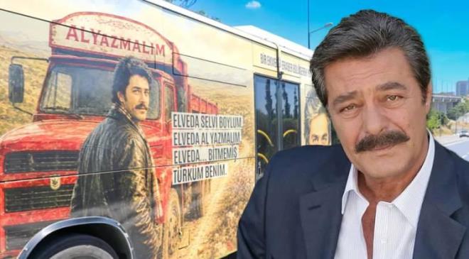 <span><em><strong>Usta sanat�� Kadir �nan�r'�n vefat�n�n ard�ndan haz�rlanan 'sayg� otob�s�' �stanbul'daki seferlerine ba�lad�.&nbsp;</strong></em></span>