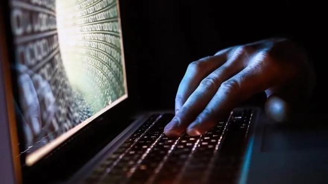 <p>G�z�m, okul sald�r�lar�n�n ard�ndan 10 bin internet adresi hakk�nda eri�im engeli ve i�erik kald�rma talebinde bulunduklar�n�, bunlar�n 47'sinin �iddet, uyu�turucu ve m�stehcenlik i�eren oyunlarla ilgili oldu�unu s�yledi.<br><br>G�z�m, "�rne�in Discord ta ya da bir Telegram kanal�nda kapat�lsa bile farkl� bir platformda �rg�tlenebiliyorlar. Tekrardan �rg�tlenip toplulu�a g�rev vermeye, su�a te�vik etmeye devam ediyorlar. En zay�f �ocuklar� hedef al�p onlar� bu su�a s�r�klemi� oluyorlar." dedi.&nbsp;</p><p>&nbsp;</p>