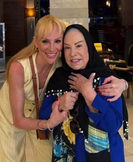 Estetik operasyonun ard�ndan uzun s�re g�zlerden uzak kalan Akart�rk, TRT M�zik ekranlar�nda yay�nlanan 'S�n�rs�z Ezgiler' program�ndaki performans�yla hayranlar�n� mest etti.