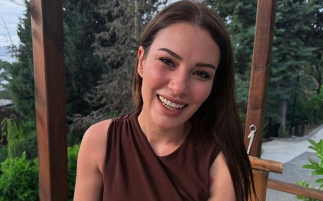 Yetkililer, �n rapordaki de�erlendirmelerin kesin sonu� niteli�i ta��mad���n� vurgulayarak, �l�m nedeninin&nbsp;otopsi&nbsp;bulgular�, laboratuvar analizleri ve di�er adli incelemelerin tamamlanmas�n�n ard�ndan haz�rlanacak nihai raporla kesinle�ece�ini vurgulad�.