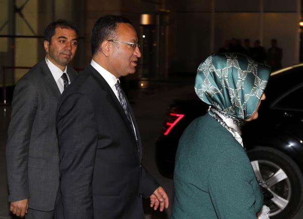 Adalet Bakan Sadullah Ergin'in olu smet Ergin'in dn treni devletin zirvesini bir araya getirdi. Dn trenine Babakan Yardmcs Bekir Bozda da katld