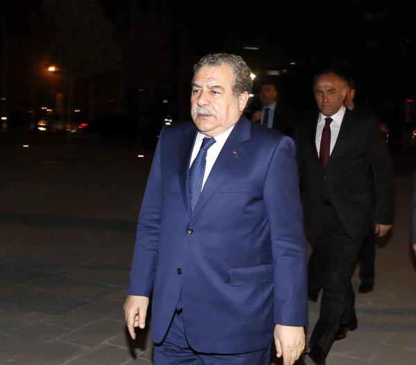 Adalet Bakan Sadullah Ergin'in olu smet Ergin'in dn treni devletin zirvesini bir araya getirdi. Dn trenine ileri Bakan Muammer Gler de katld