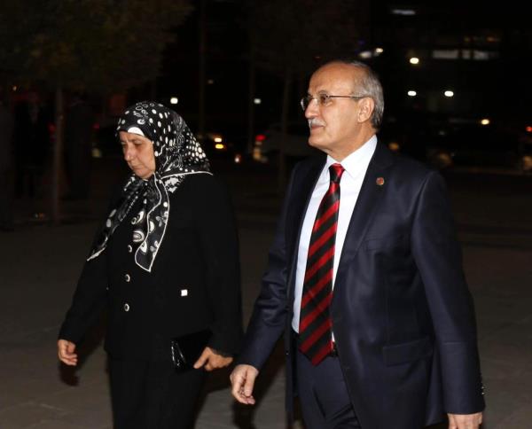 Adalet Bakan Sadullah Ergin'in olu smet Ergin'in dn treni devletin zirvesini bir araya getirdi. Dn trenine Yargtay Bakan Ali Alkan da katld.