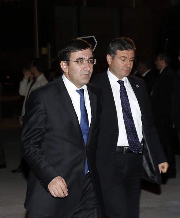 Adalet Bakan Sadullah Ergin'in olu smet Ergin'in dn treni devletin zirvesini bir araya getirdi. Dn trenine Kalknma Bakan Cevdet Ylmaz da katld