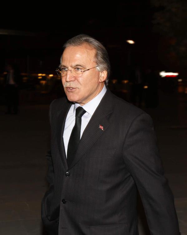 Adalet Bakan Sadullah Ergin'in olu smet Ergin'in dn treni devletin zirvesini bir araya getirdi. Dn trenine AK Parti Genel Bakan Yardmcs Mehmet Ali ahin de katld.