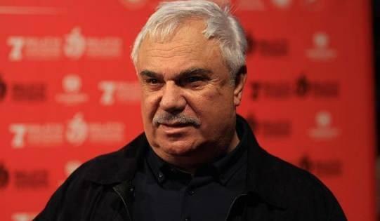 <p>"EN YAKINLARIMLA B�LE KONU�MAMAMI �STED�LER"</p>    <p>��phelilerin kendisini �evresinden izole etmeye �al��t���n� belirten Halil Erg�n, "Bu konuyu hi� kimseyle payla�mamam konusunda s�rekli bask� yap�yorlard�. En yak�nlar�mla bile konu�mamam gerekti�ini s�yl�yorlard�. ��nk� onlara g�re payla��rsam onlar da tehlikeye girecekti" ifadelerini kulland�.&nbsp;</p>