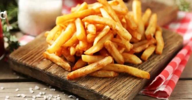 PATATES KIZARTMASI<br><strong>Defalarca kullan�lan ya�da k�zart�lan patatesler, sa�l�k a��s�ndan zararl� bile�iklerin olu�mas�na neden olabiliyor.</strong>
