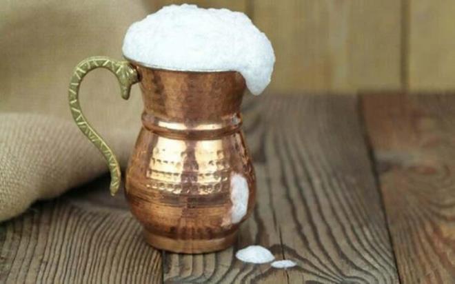 AYRAN<br><strong>Tavuk d�nerin en pop�ler e�lik�ilerinden biri olan ayran, uygun so�uk zincirde muhafaza edilmedi�inde bakteri �remesine a��k hale gelebiliyor.&nbsp;</strong>